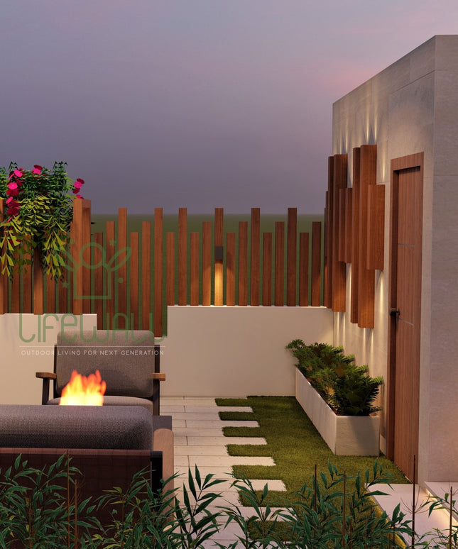 Wood Staggered Privacy Screen (Per Sqft)